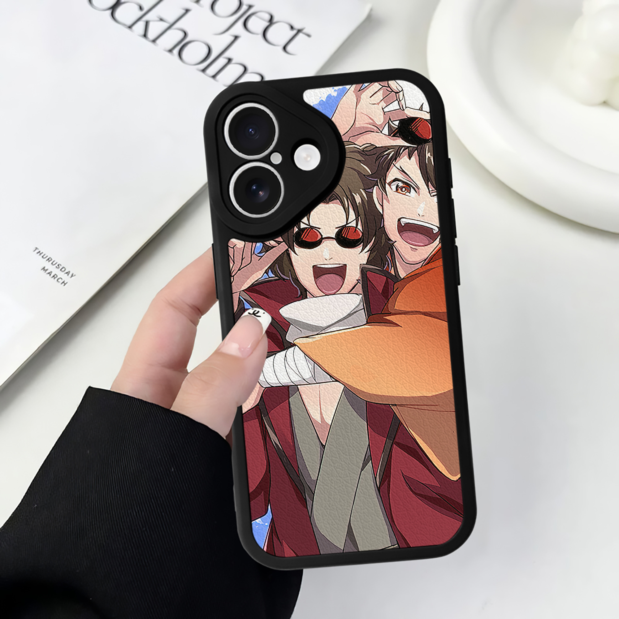 （画像用） ぎんたま 坂田銀時（さかたぎんとき） 神楽 志村新八（しむら しんぱち） GINTAMA Sakata Gintoki Kagura Shimura Shinpachi 【iPhone 16シリーズ対応】シリコンスマホケース（レザー調） 材質：シリコン